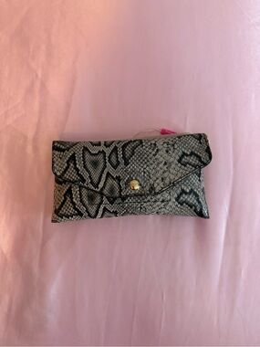 Casery Three-in-One Snake-Print Envelope Clutch Purse - Black & Gray